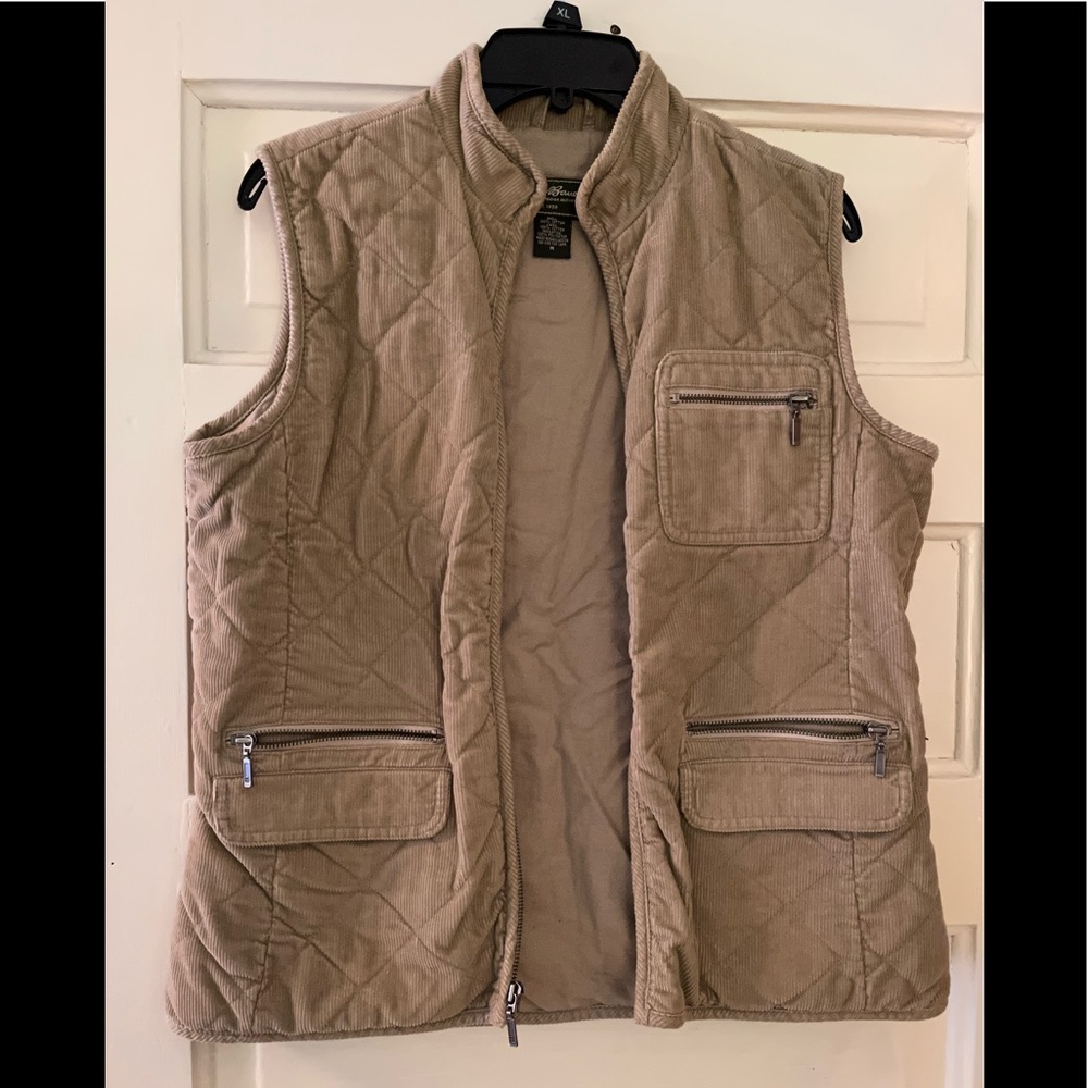 Eddie Bauer size medium corduroy vest. Excellent condition. Super cute!
